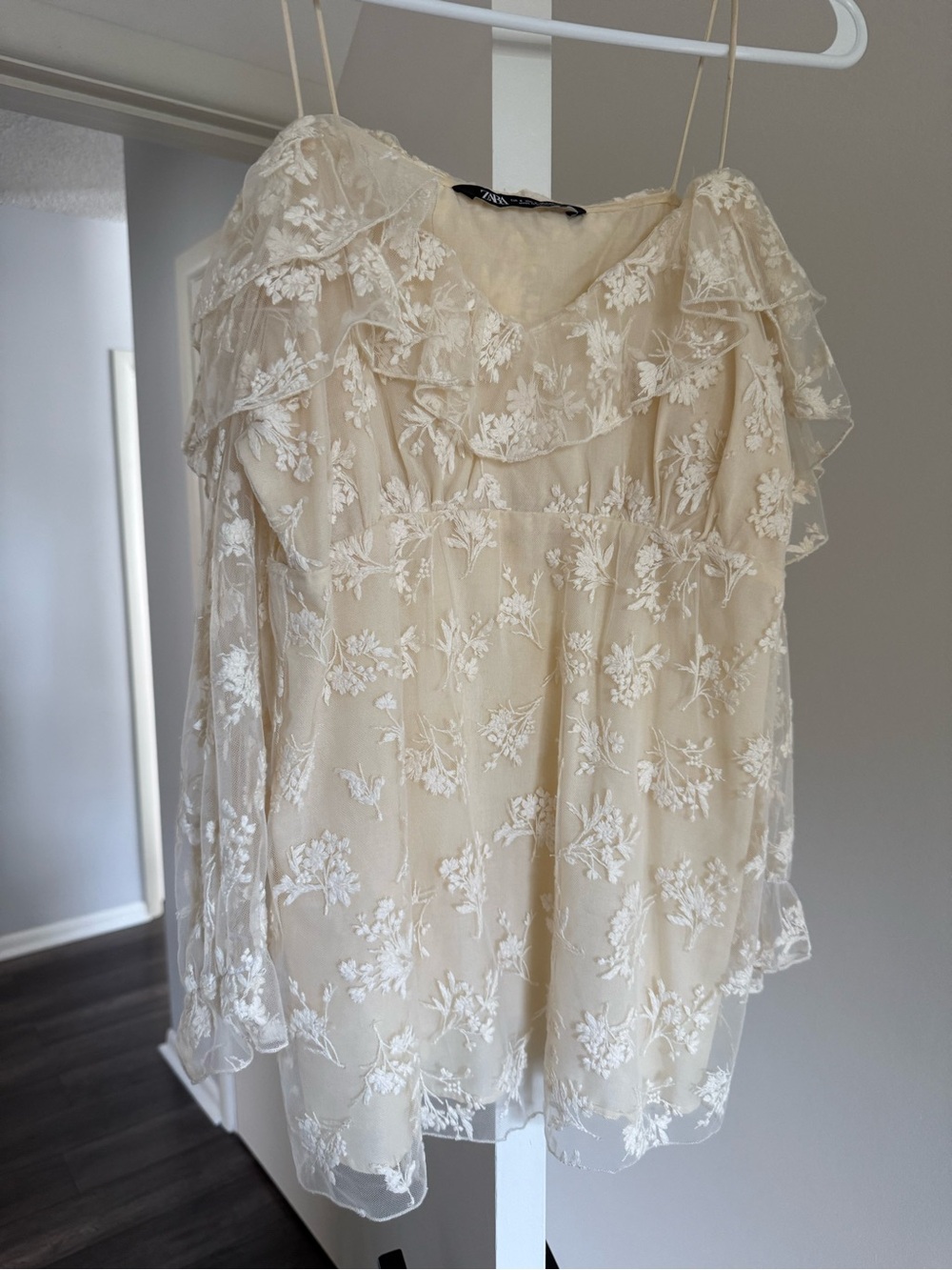 Zara Cream Floral Lace Ruffle Blouse